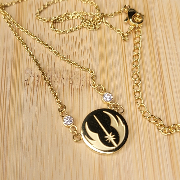 Star Wars Jedi Order Symbol w/CZ's Gold Tone Stainless Necklace - Picture 1 of 3